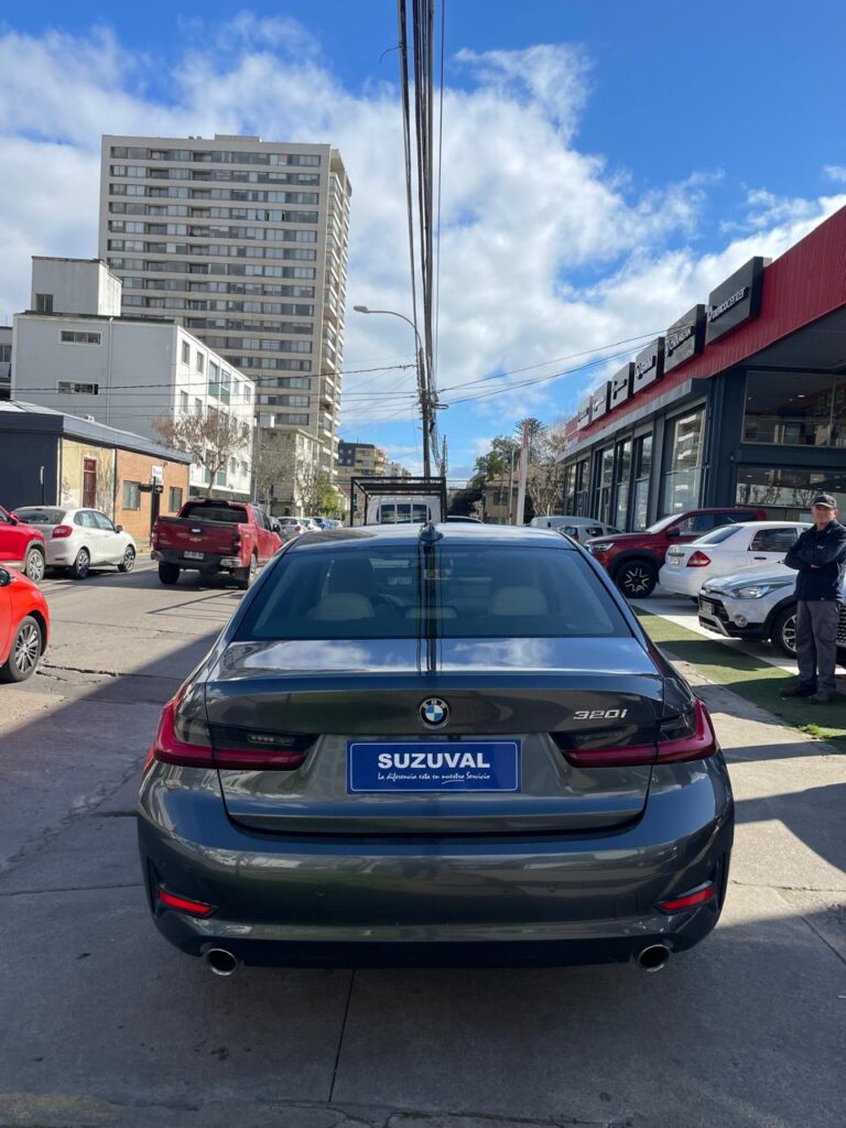 BMW  320I
