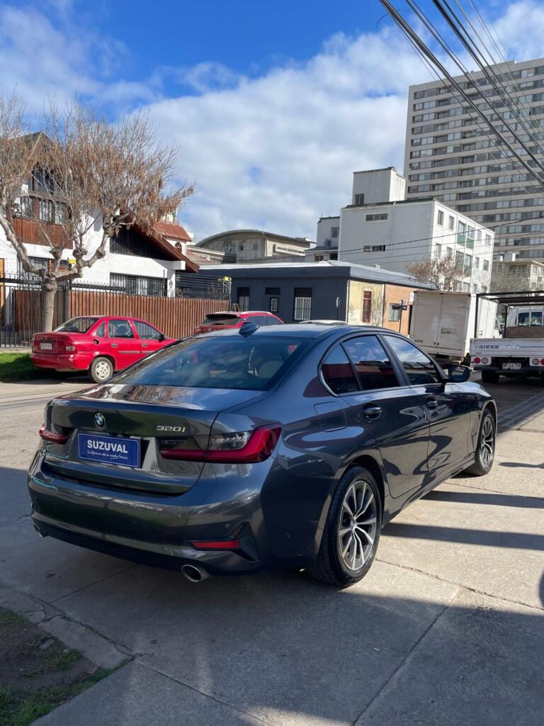 BMW  320I