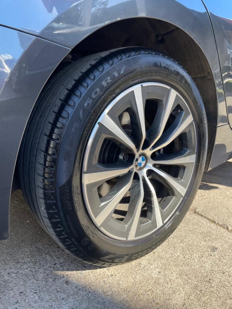 BMW  320I