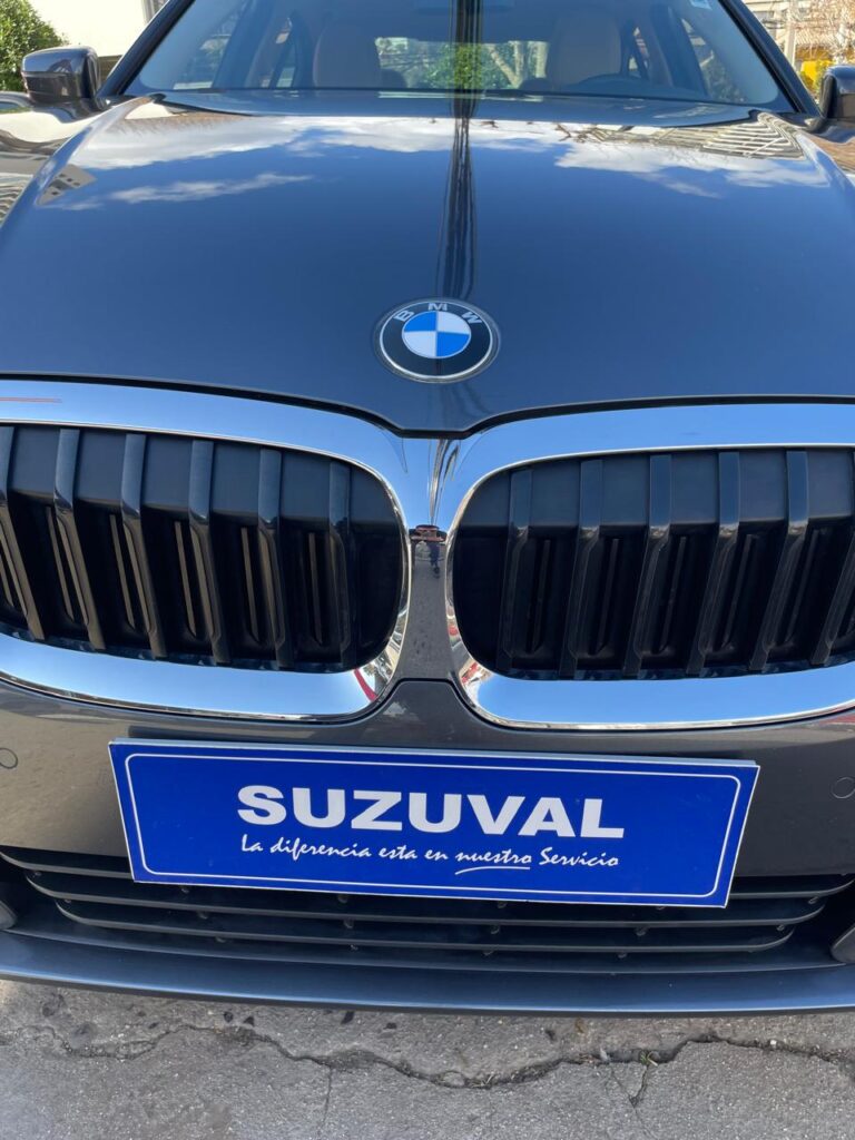 BMW  320I