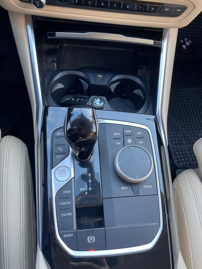 BMW  320I