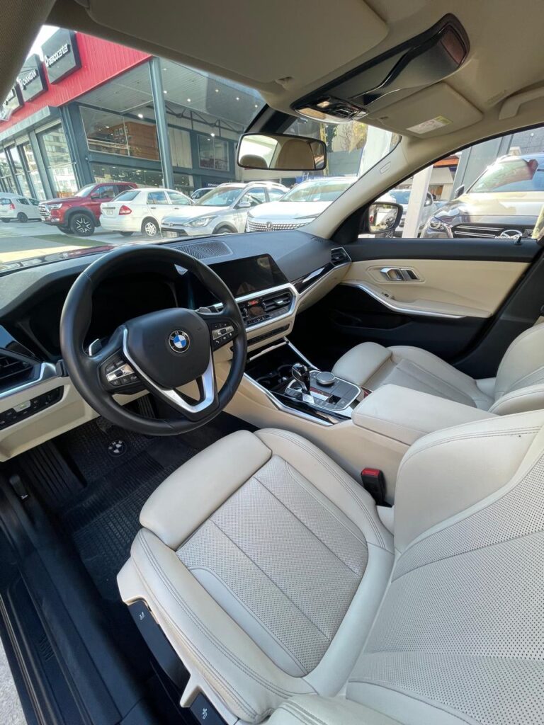 BMW  320I