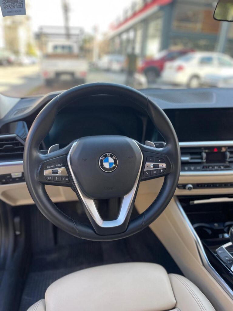 BMW  320I