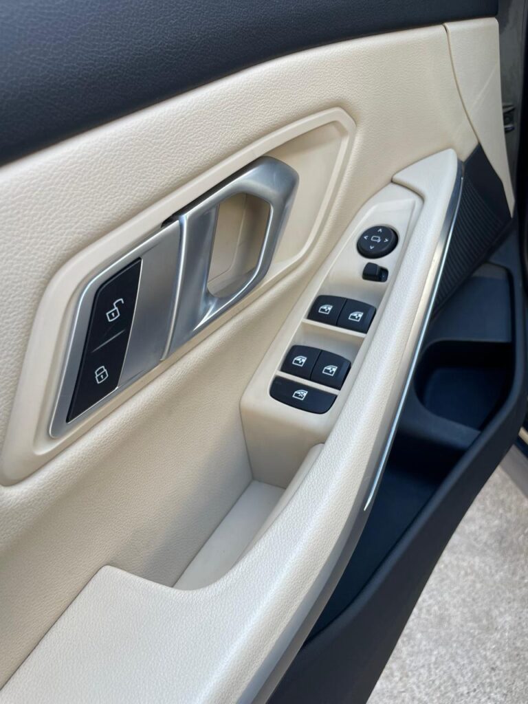 BMW  320I