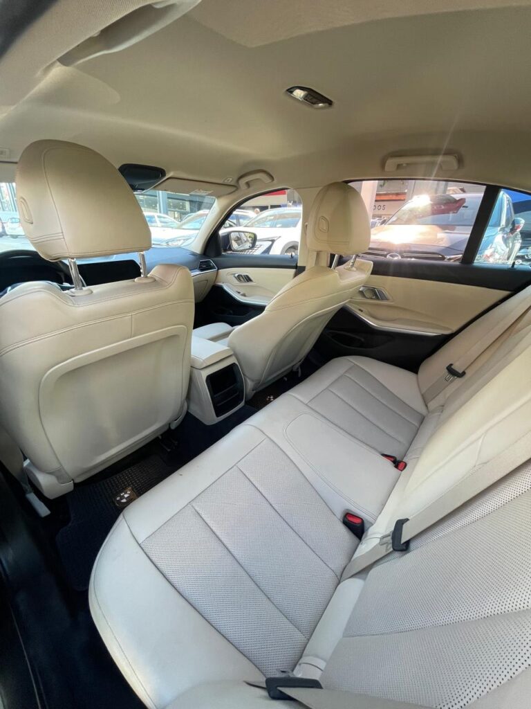 BMW  320I